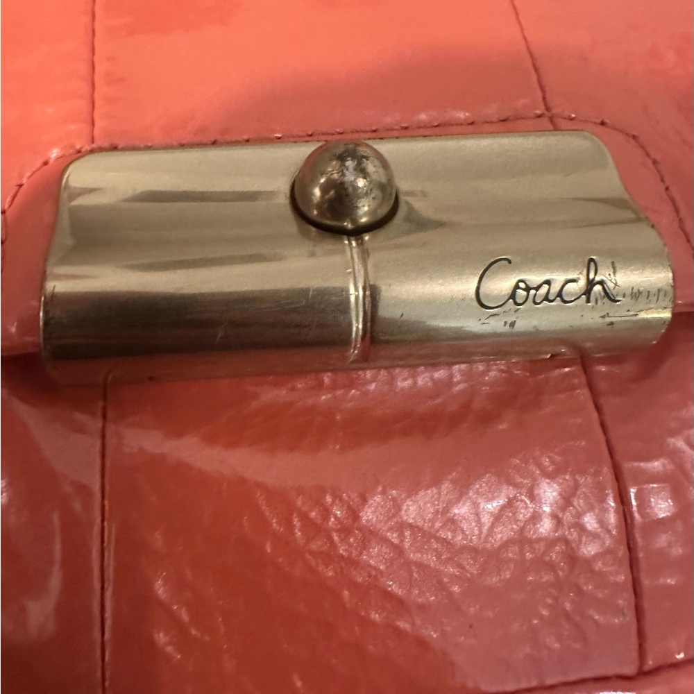 Vintage Coach Peach Patent Leather Shoulder Bag with Gold-Tone Lock - Picture 3 of 11